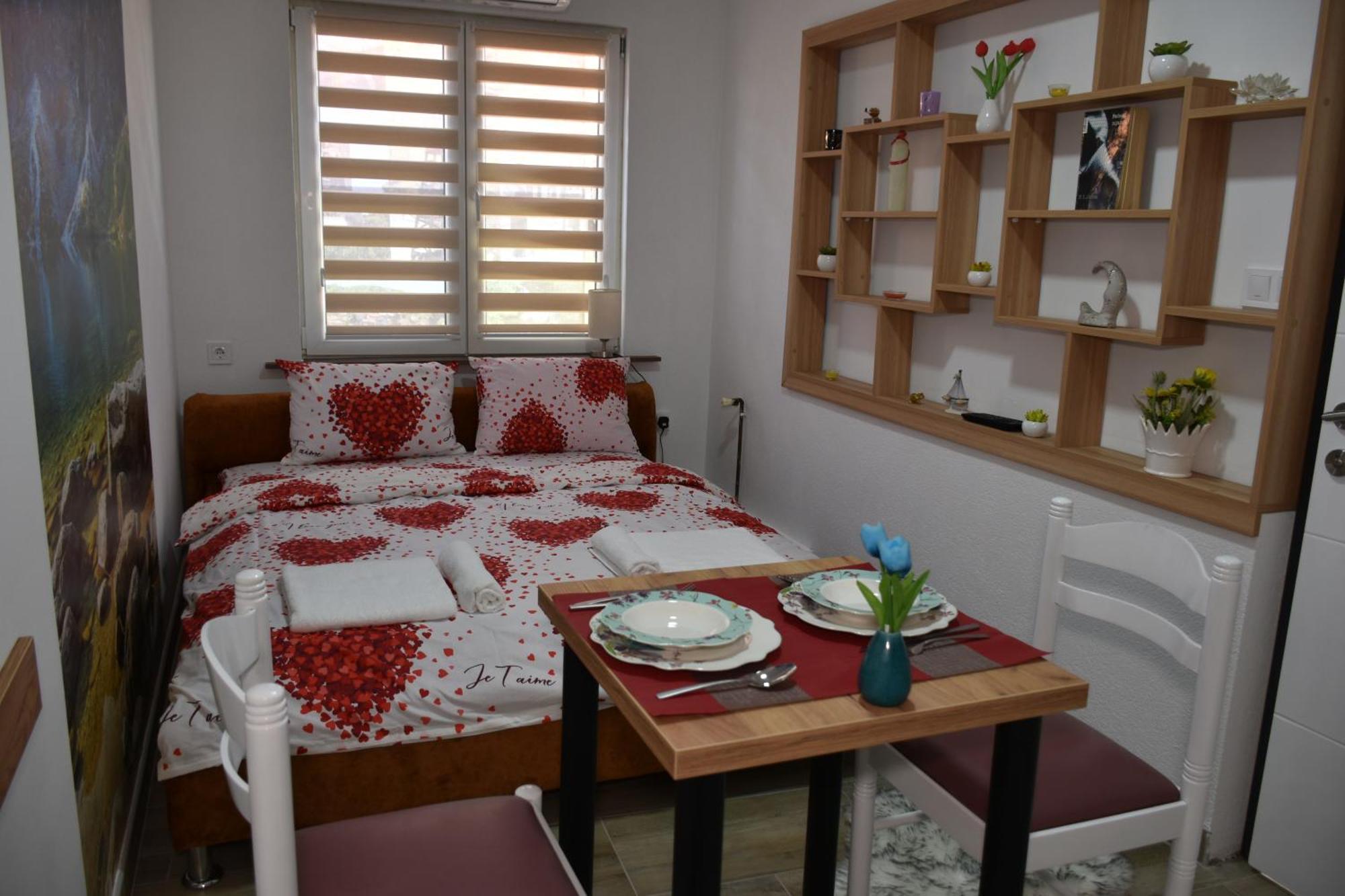 Apartments Mensa توزلا المظهر الخارجي الصورة