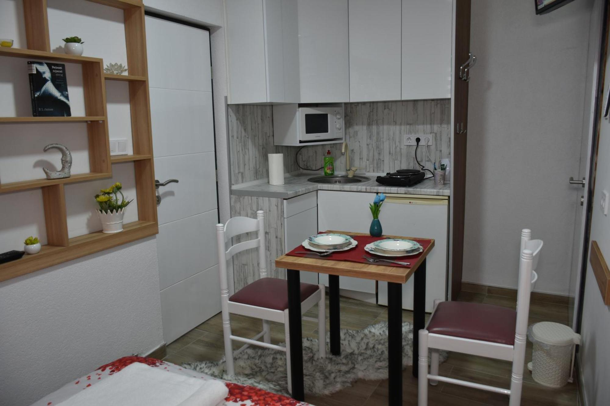 Apartments Mensa توزلا المظهر الخارجي الصورة