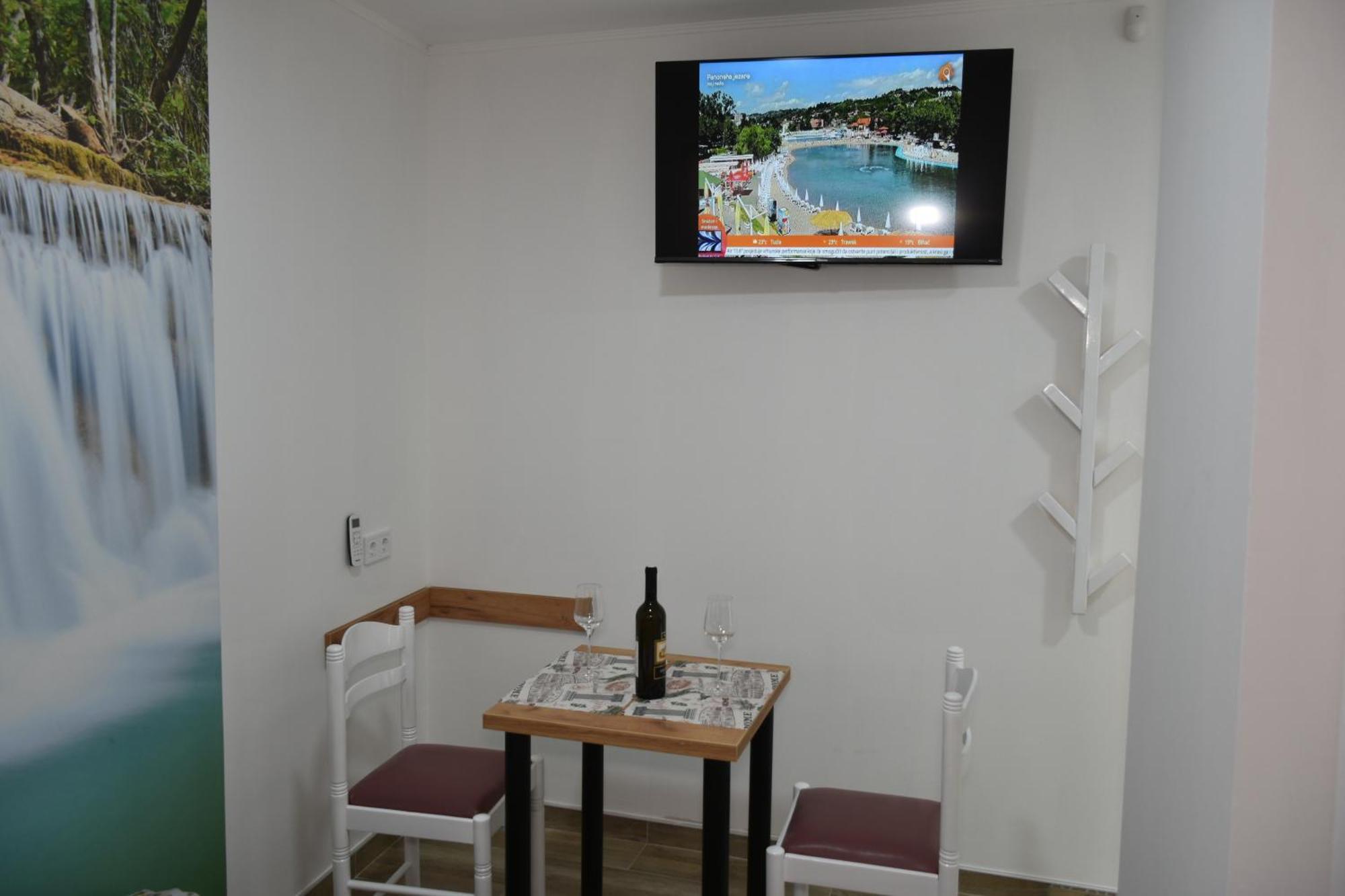 Apartments Mensa توزلا المظهر الخارجي الصورة