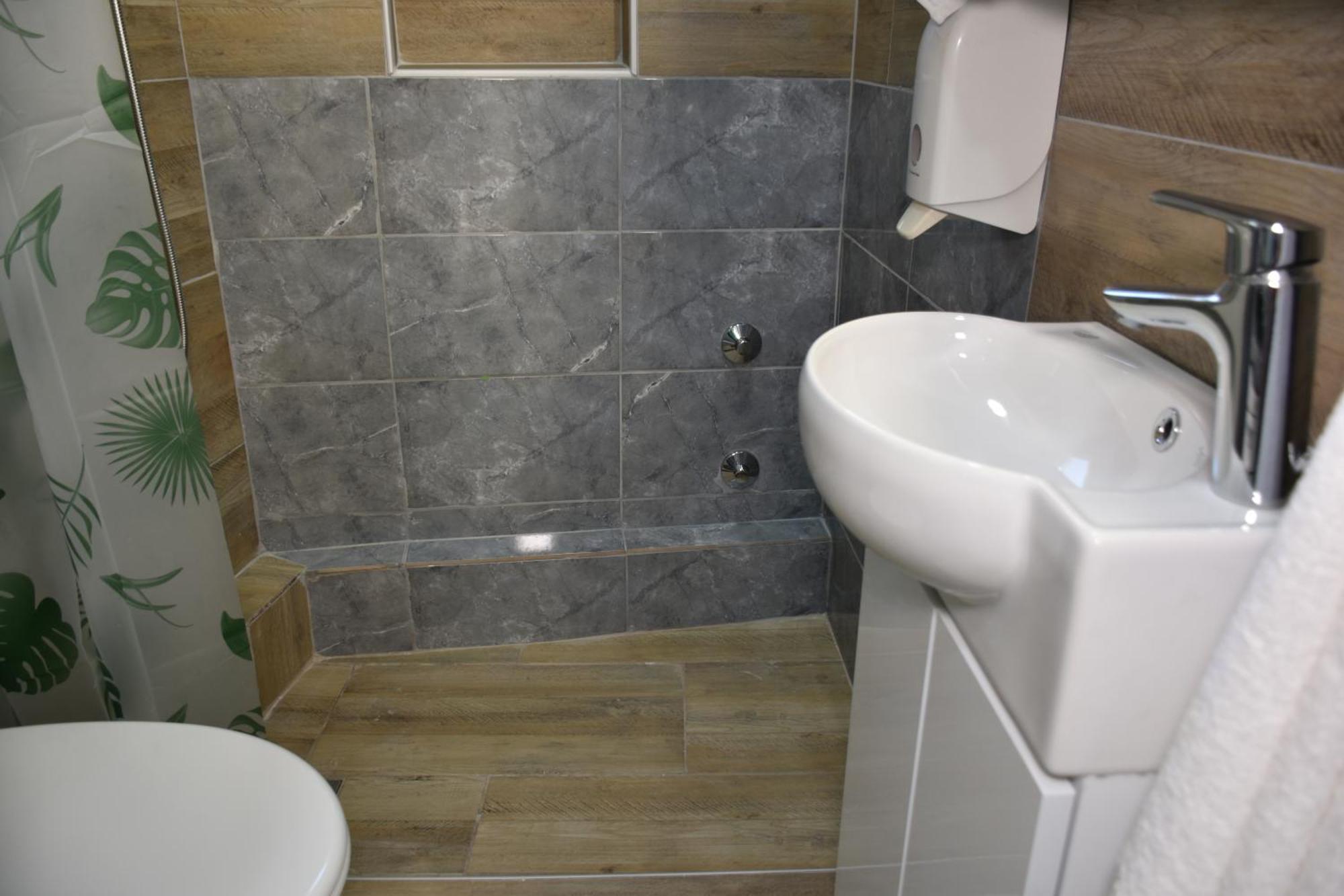 Apartments Mensa توزلا المظهر الخارجي الصورة