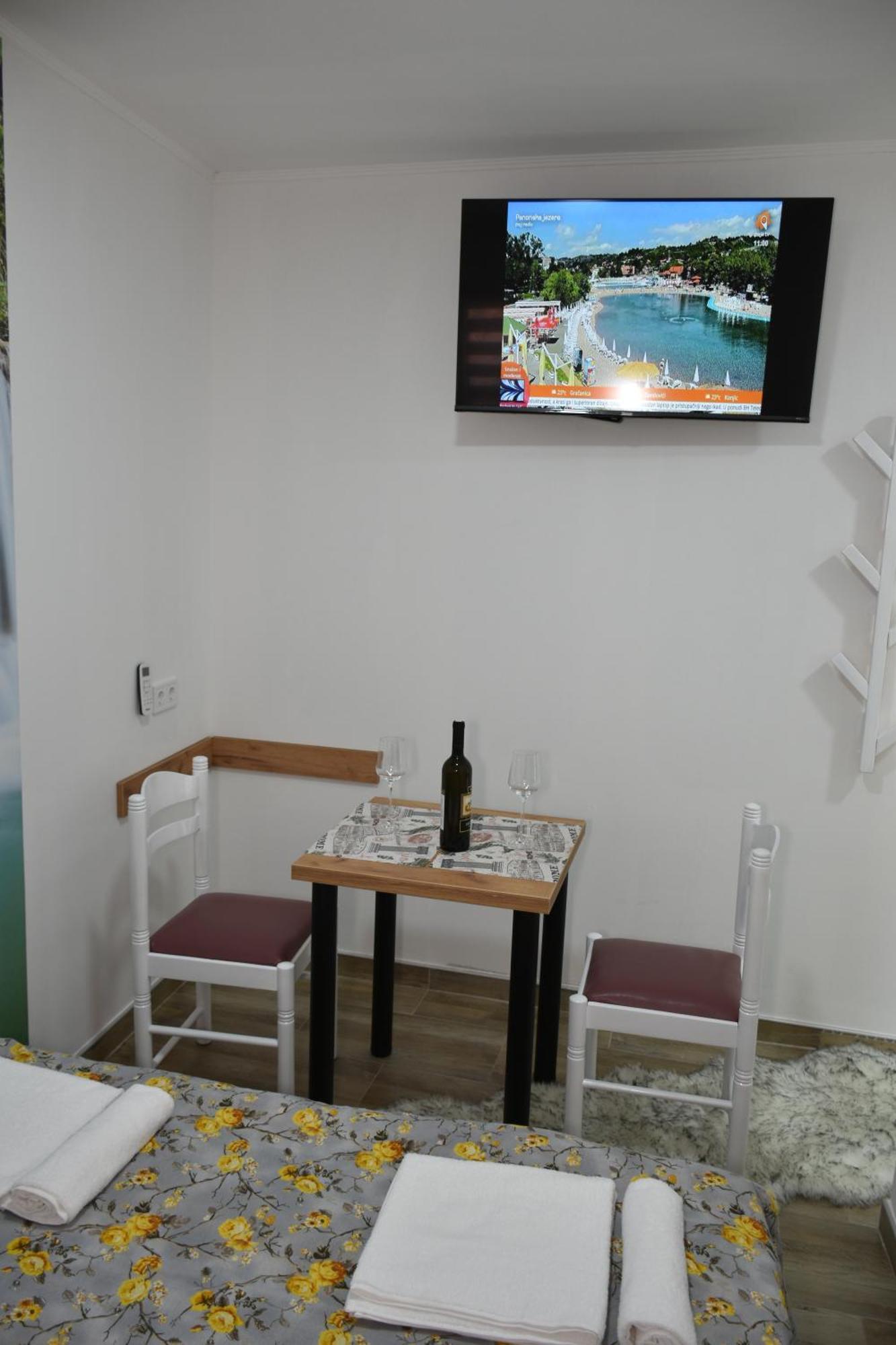 Apartments Mensa توزلا المظهر الخارجي الصورة