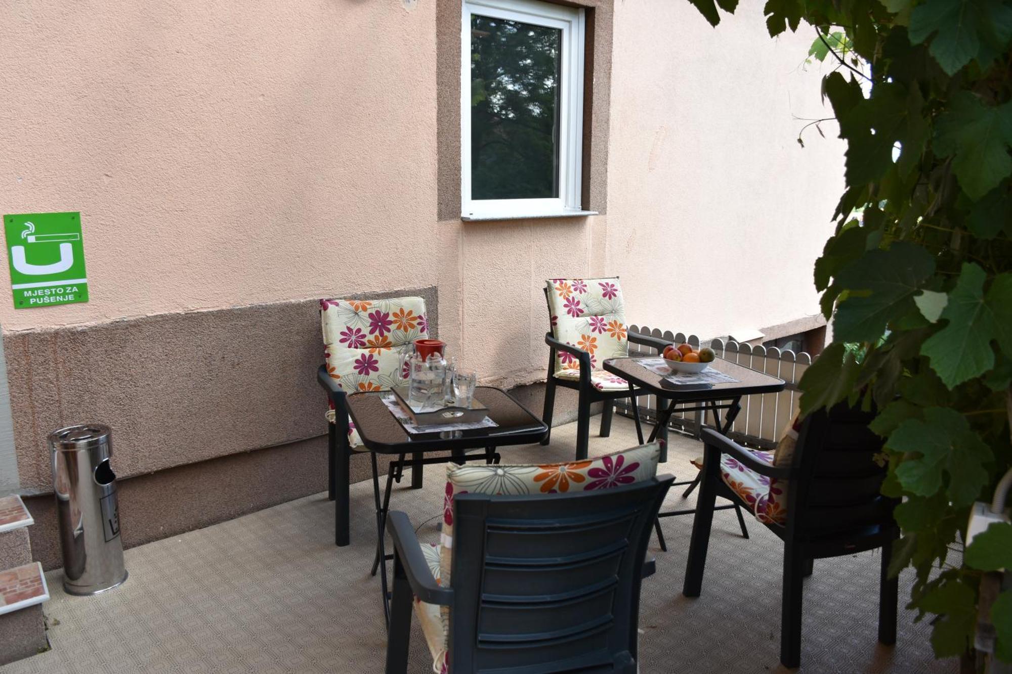 Apartments Mensa توزلا المظهر الخارجي الصورة