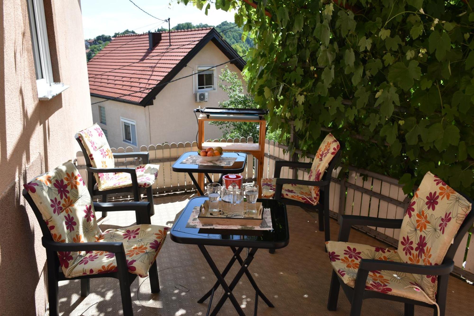 Apartments Mensa توزلا المظهر الخارجي الصورة